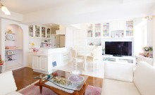 ロマンちっくな白×金×ピンクのヨーロピアンテイストの部屋